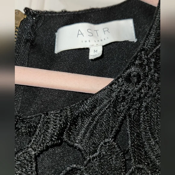 FINAL PRICE!! ASTR LACE DRESS !! - Picture 3 of 3